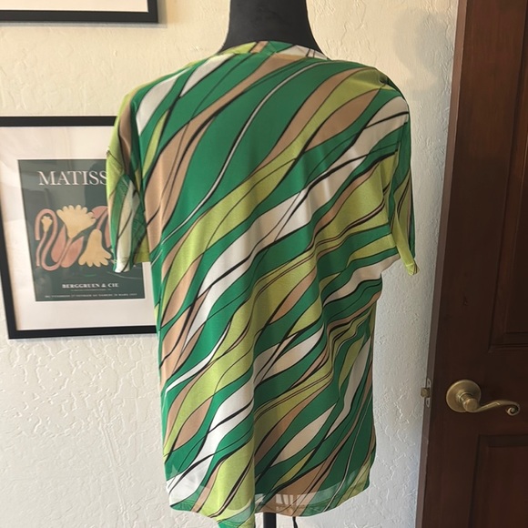 Bar III Green Asymmetrical Relaxed Blouse NWOT - Picture 4 of 6